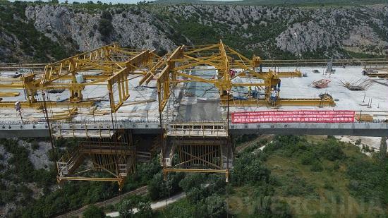 電建市政公司波黑泊奇特利大橋次邊跨合龍