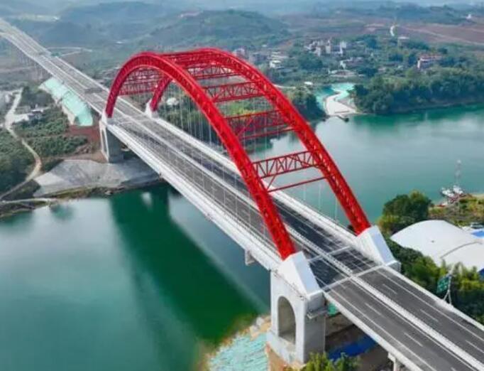 巴馬至田東高速公路建成通車