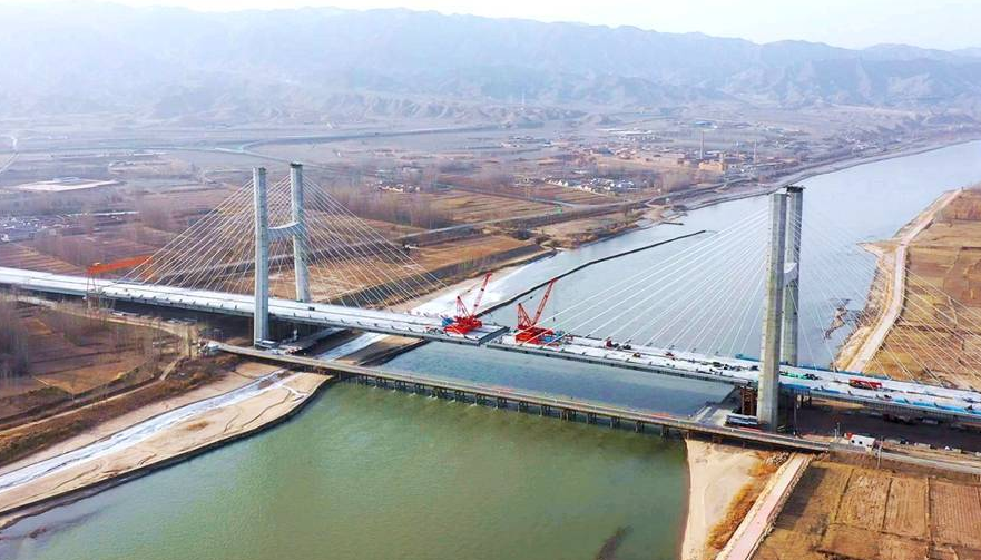 創甯夏四項紀錄！中衛下河沿黃河公路特大橋主橋順利合龍