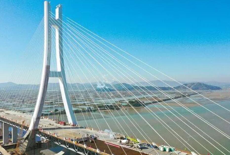 牛田洋特大橋主橋開始橋面系施工